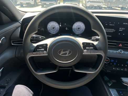 Used 2024 Hyundai Elantra SEL FWD image 10