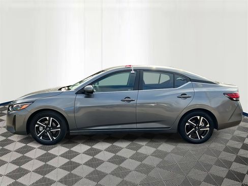 Used 2024 Nissan Sentra SV image 2