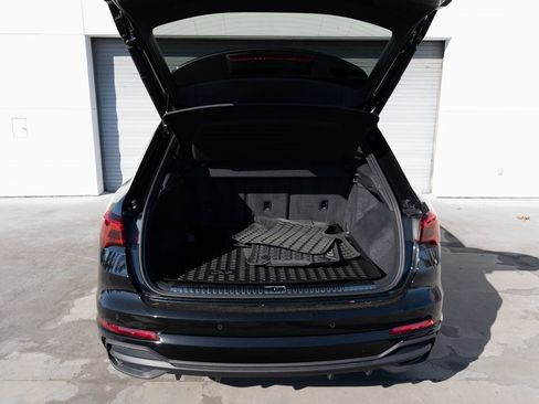 Used 2024 Audi Q3 2.0T Premium image 9