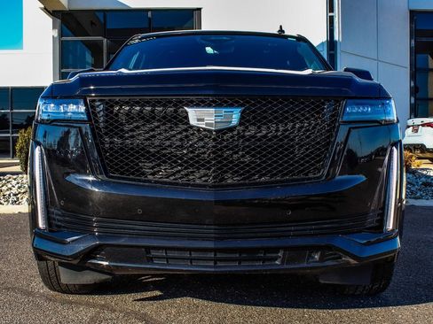 Used 2022 Cadillac Escalade ESV Sport Platinum w/ LPO, ONYX Package image 2