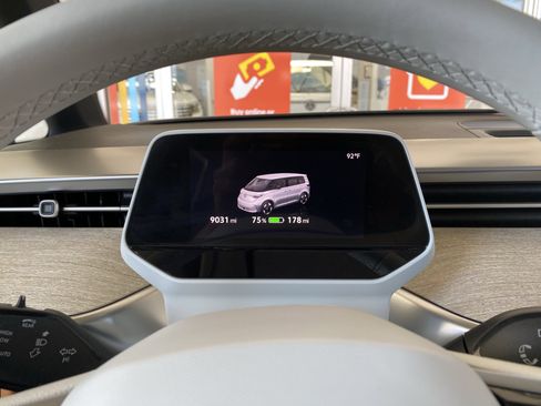 Certified 2025 Volkswagen ID. Buzz 1st Edition RWD image 29