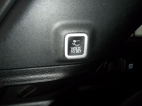 Used 2024 Jeep Grand Cherokee Altitude AWD/4WD image 7