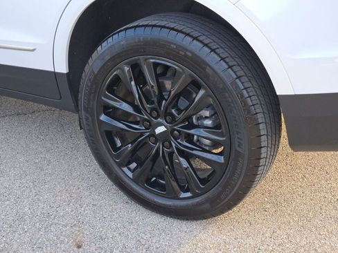 New 2025 Cadillac XT5 Luxury image 17