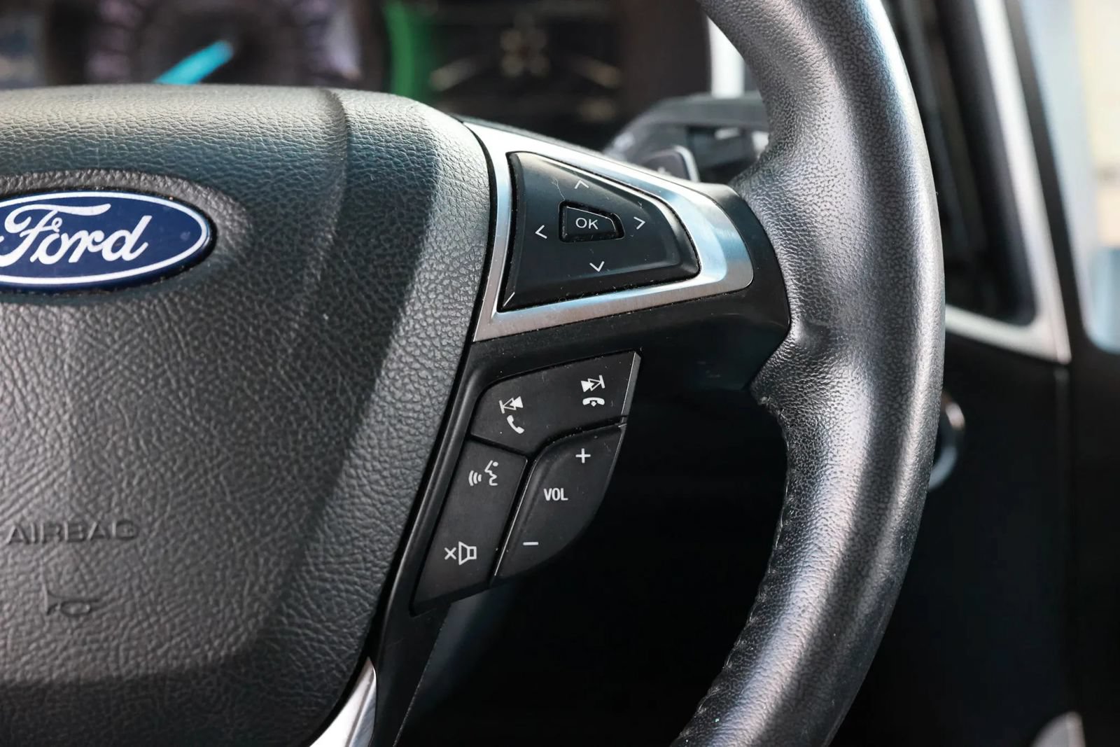 Used 2018 Ford Edge SEL w/ Equipment Group 201A FWD image 29