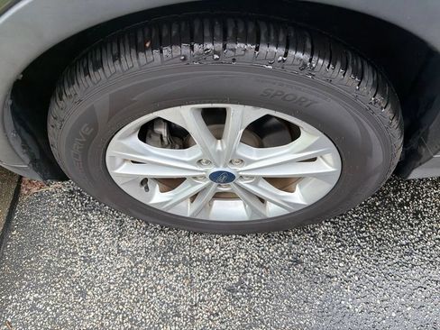 Used 2019 Ford Escape SE FWD image 11