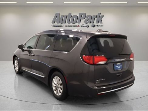 Certified 2019 Chrysler Pacifica Touring-L FWD image 4
