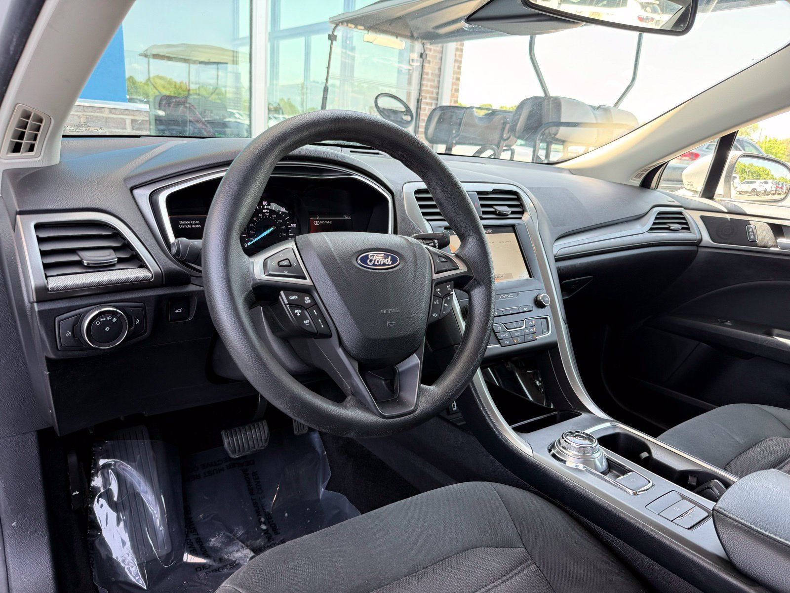 Used 2019 Ford Fusion SE FWD image 13