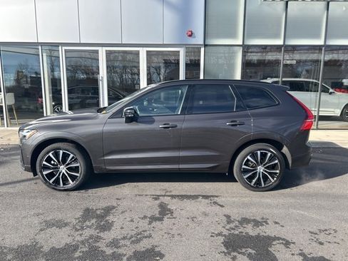 Certified 2025 Volvo XC60 B5 Plus image 2
