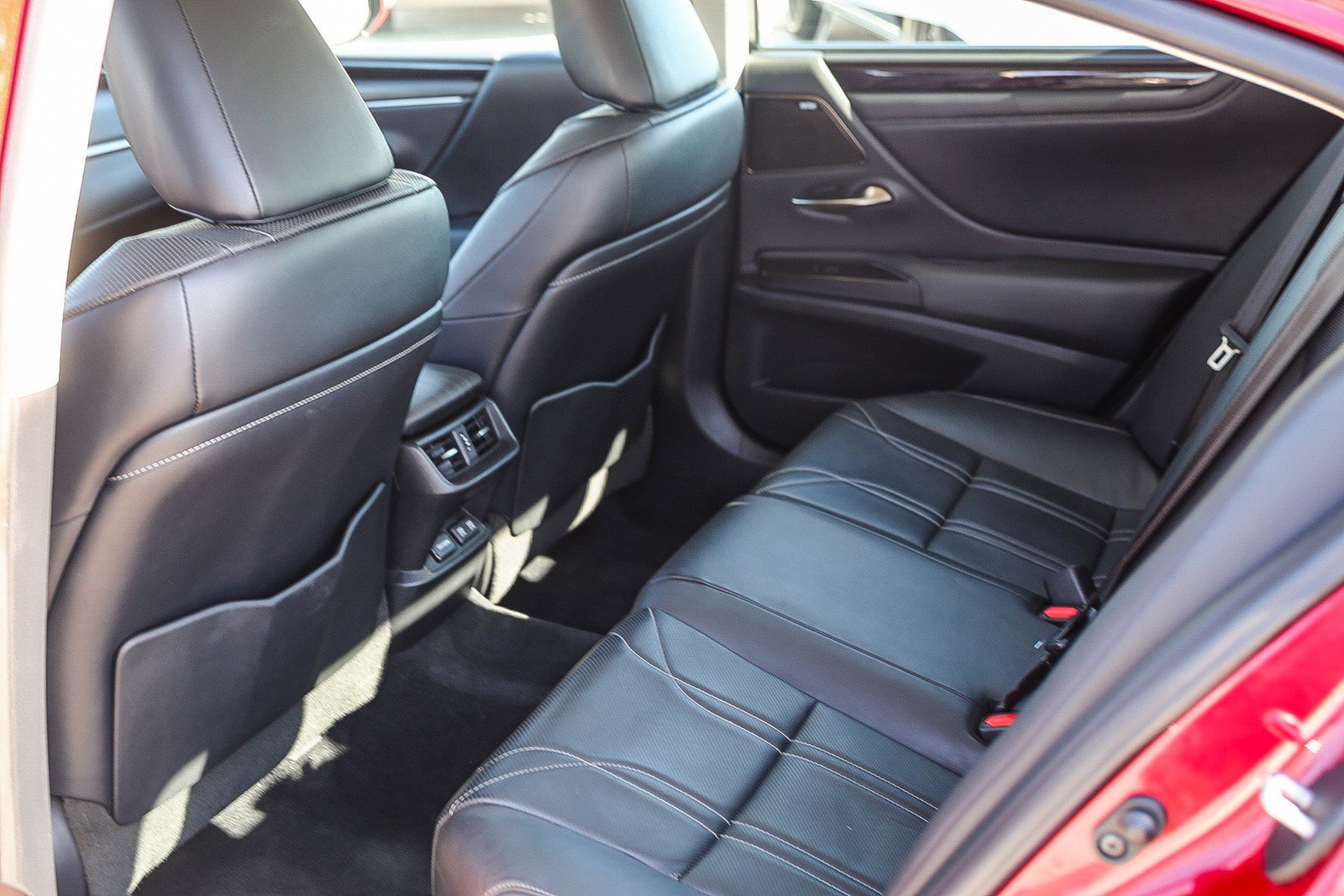 Used 2019 Lexus ES 350 Ultra Luxury w/ Accessory Package 2 FWD image 18