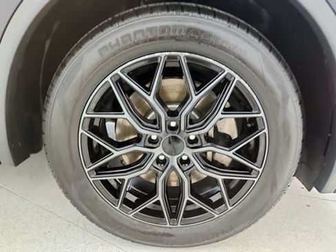 Used 2020 Volkswagen Tiguan SE R-Line FWD image 81