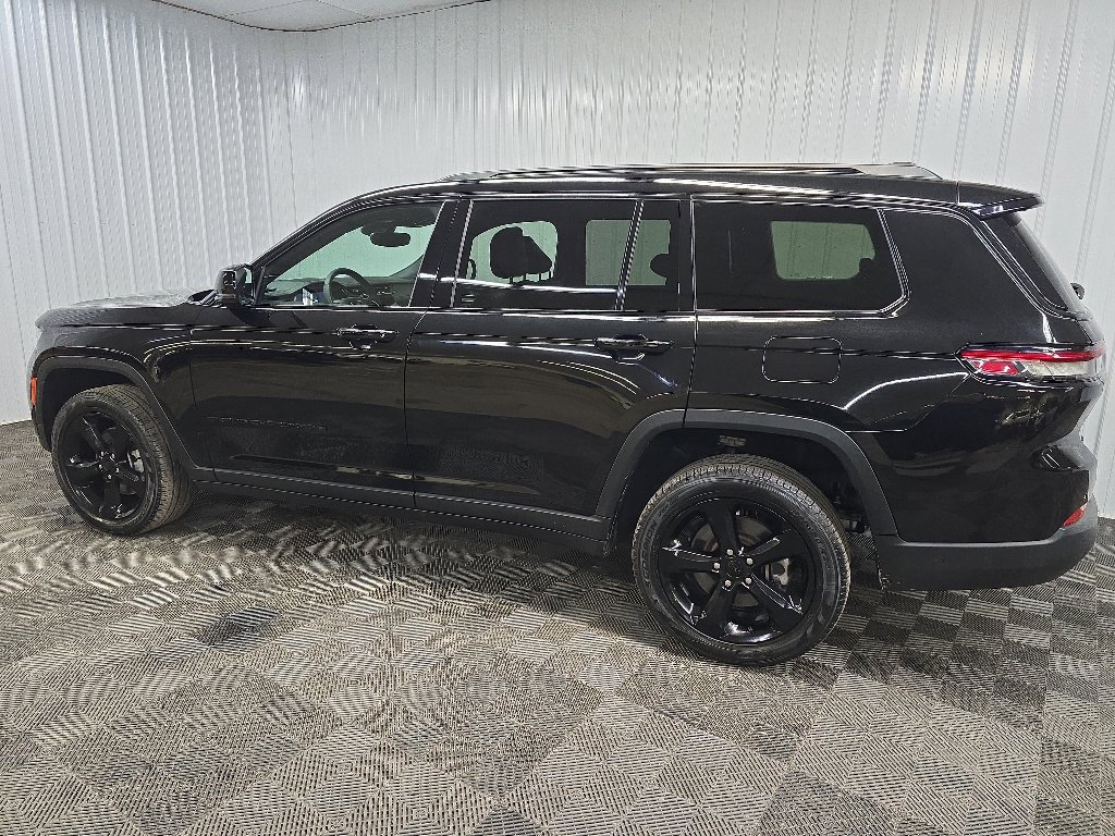 Used 2024 Jeep Grand Cherokee L Limited w/ Black Appearance Package AWD/4WD image 4