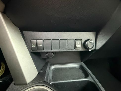 Used 2017 Toyota RAV4 XLE FWD image 22
