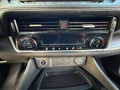 Certified 2021 Nissan Rogue SV image 12