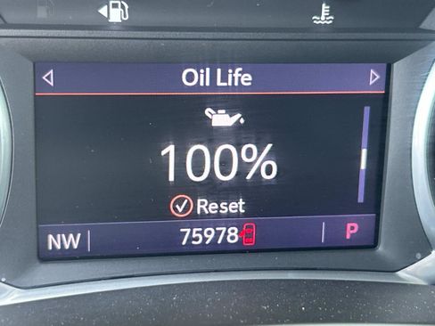 Used 2022 GMC Terrain SLT image 16