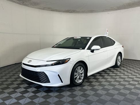 Used 2025 Toyota Camry LE FWD image 7