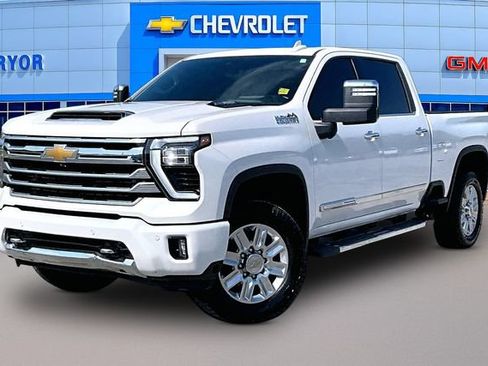 Used 2024 Chevrolet Silverado 2500 High Country w/ High Country Premium Package AWD/4WD image 3