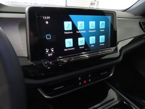 New 2025 Volkswagen Atlas Cross Sport SE image 18