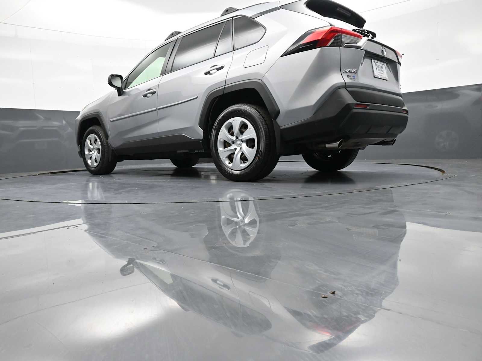 Used 2021 Toyota RAV4 LE AWD/4WD image 30