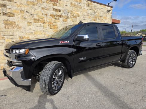 Used 2019 Chevrolet Silverado 1500 LT w/ Texas Edition image 2