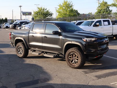 Used 2026 Chevrolet Colorado ZR2 w/ Technology Package AWD/4WD image 13