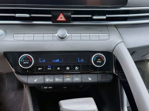 Certified 2025 Hyundai Elantra SEL FWD image 15