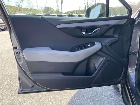 Used 2022 Subaru Outback Premium image 5