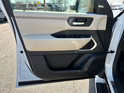 New 2026 Nissan Armada Platinum Reserve image 10