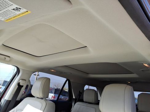 Certified 2018 Ford Explorer Platinum image 18