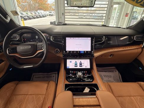 Used 2022 Jeep Grand Wagoneer Series III image 30