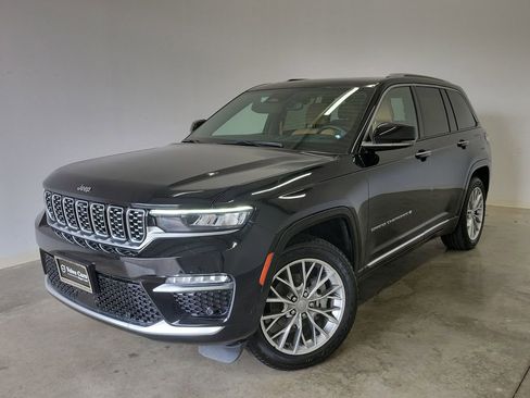 Used 2022 Jeep Grand Cherokee Summit w/ Luxury Tech Group V AWD/4WD image 32