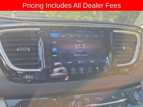 Used 2017 Chrysler Pacifica Touring-L Plus w/ Advanced Safetytec Group FWD image 13