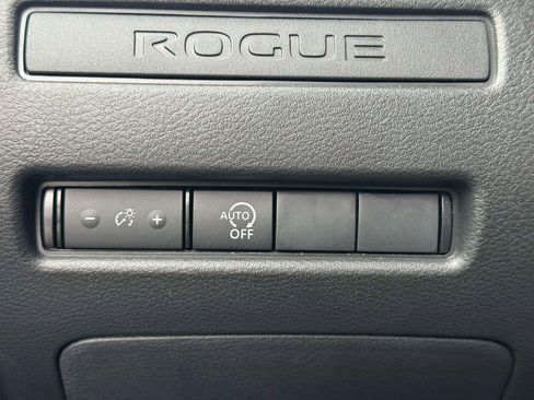 Used 2025 Nissan Rogue S FWD image 18