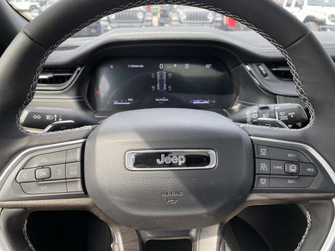 New 2026 Jeep Grand Cherokee Altitude image 14