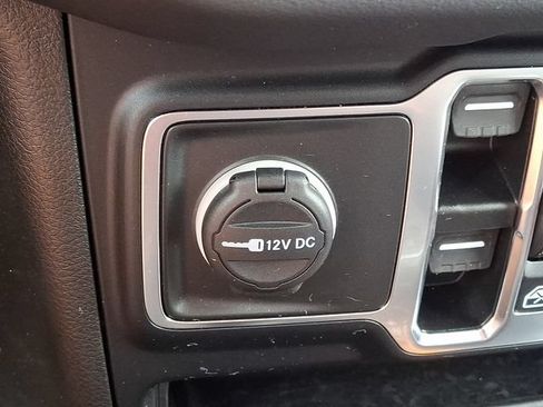 Used 2024 Jeep Wrangler Unlimited Sahara w/ Technology Group AWD/4WD image 27