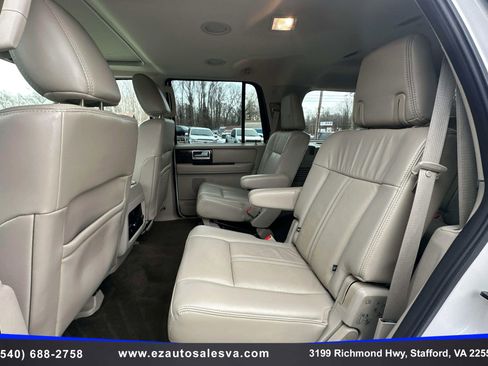 Used 2017 Lincoln Navigator Select image 17