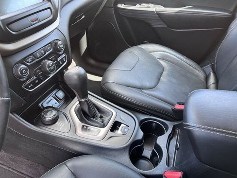Used 2016 Jeep Cherokee Limited AWD/4WD image 34