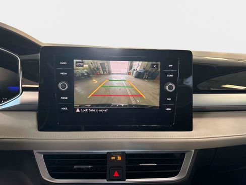 New 2026 Volkswagen Taos SE image 25