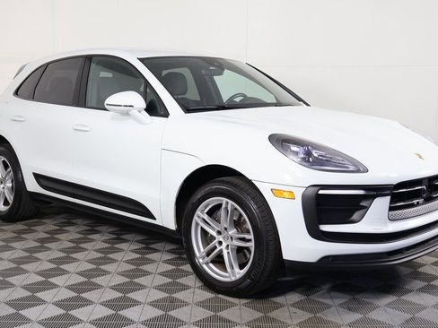 Used 2024 Porsche Macan AWD/4WD image 3