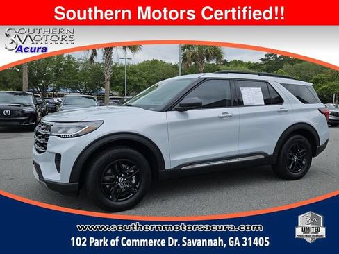 Used 2025 Ford Explorer Active AWD/4WD image 1