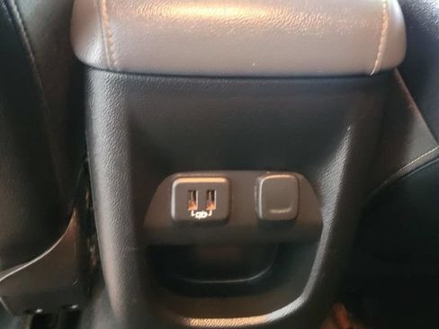 Used 2020 Chevrolet Colorado Z71 AWD/4WD image 26