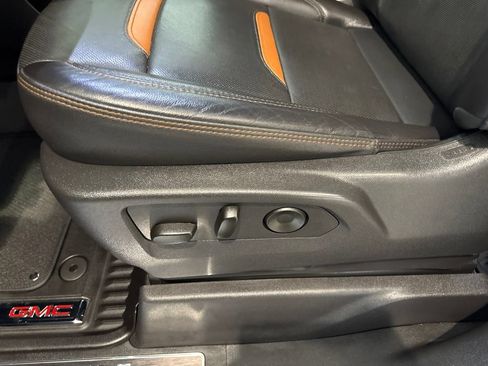 Used 2025 GMC Sierra 1500 AT4 w/ AT4 Premium Package AWD/4WD image 25
