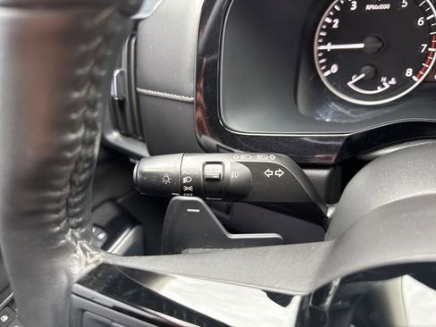 Used 2023 Nissan Pathfinder SL AWD/4WD image 29