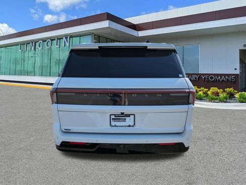 Certified 2025 Lincoln Navigator Black Label AWD/4WD image 5