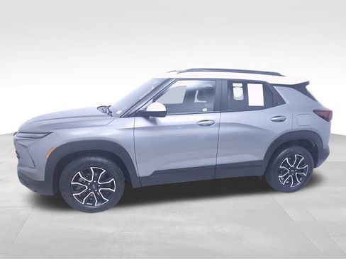 Used 2025 Chevrolet TrailBlazer ACTIV w/ Convenience Package AWD/4WD image 5