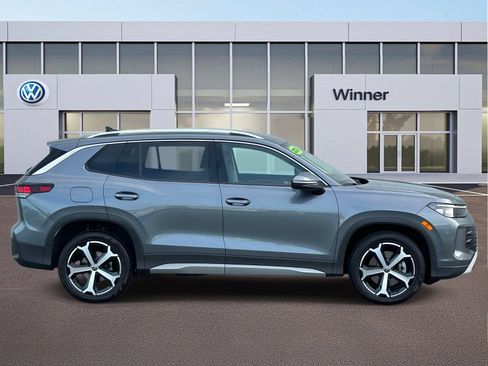 Certified 2025 Volkswagen Tiguan SE AWD/4WD image 7