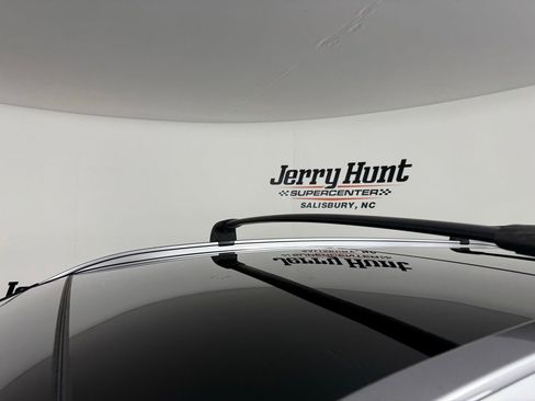 Used 2024 Kia Sorento S w/ Panoramic Sunroof Package image 3