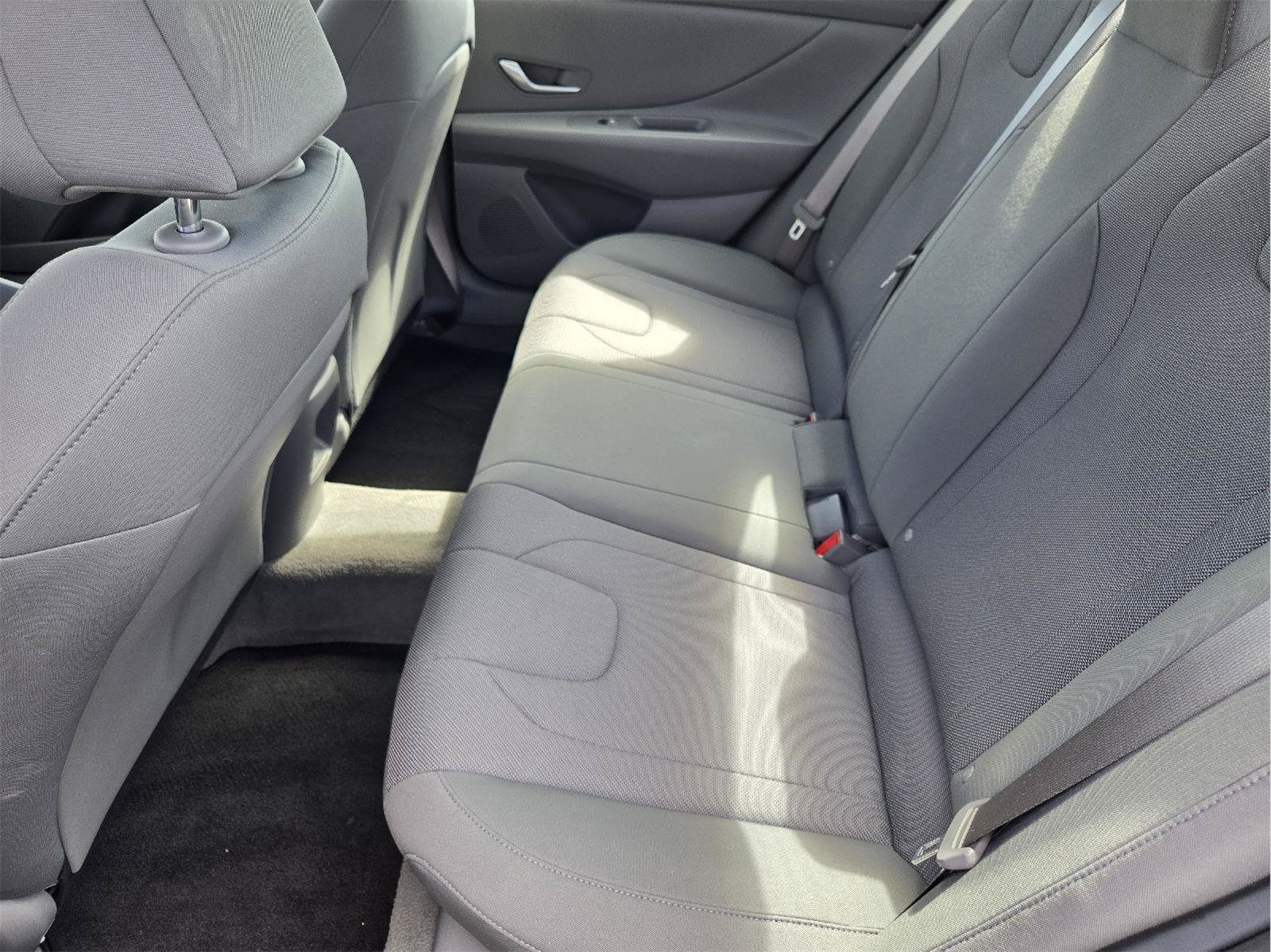 Used 2026 Hyundai Elantra SE w/ Cargo Package FWD image 27