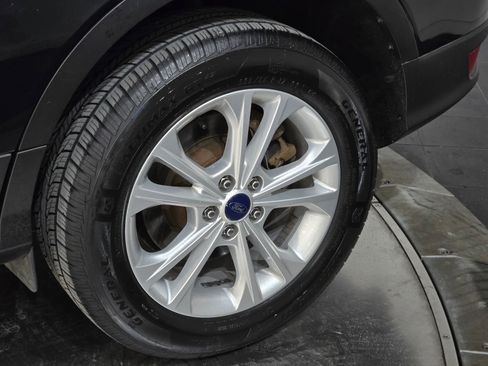 Used 2018 Ford Escape SEL image 19