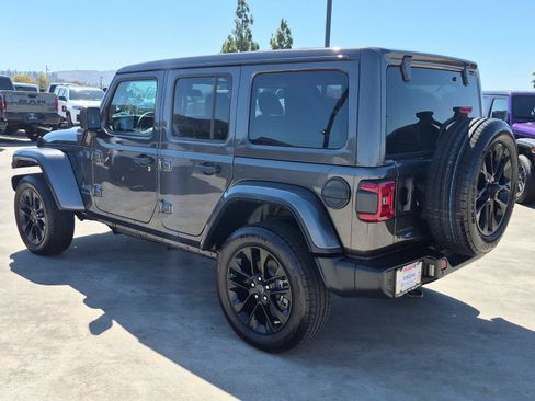 Certified 2025 Jeep Wrangler Unlimited Sahara w/ Safety Group AWD/4WD image 5