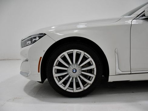 Used 2022 BMW 740i xDrive w/ Premium Package image 7